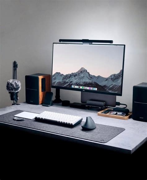 Clean And Minimal Desk Setups To Take Your Home Office Up A Notch