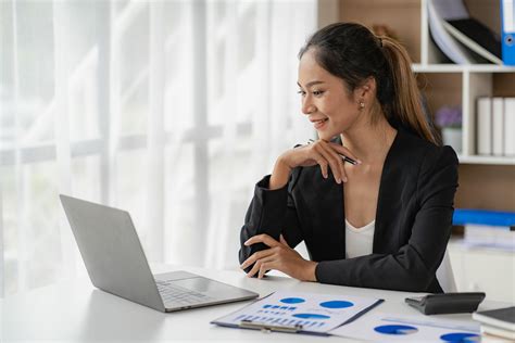 Assistante De Direction Avec Son Stagiaire Telegraph