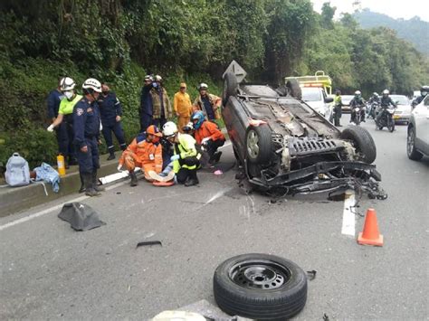 Aparatoso Accidente En La Panamericana Manizales Dejó 3 Personas Heridas Aparatoso Accidente