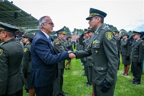 Carabineros De Colombia On Twitter Rt Policiacolombia Ejercer El