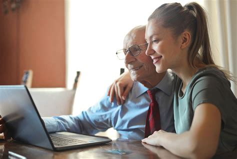 C Mo Ayudar A Un Adulto Mayor A Fortalecer Sus Habilidades Digitales Y