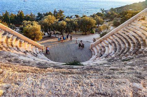 Antiphellos Antik Tiyatrosu Konumu Fotoğrafları ve Hakkındaki