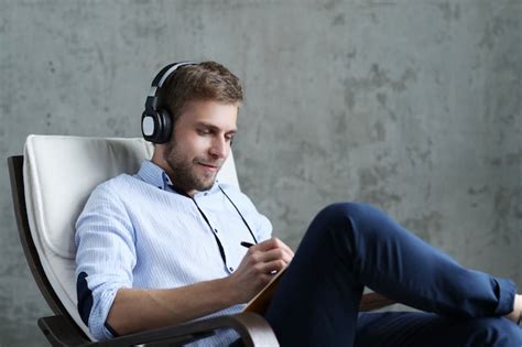 Free Photo Handsome Man Listening Music On Headphones