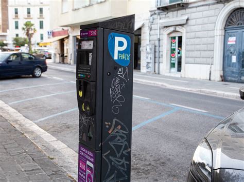 Parcheggi Su Strisce Blu Le Nuove Agevolazioni Per Auto Elettriche E