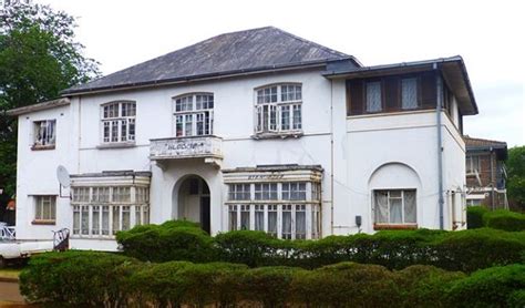 Les Maisons Coloniales Du Zimbabwe