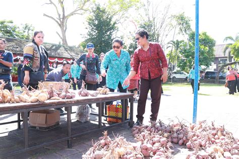 Pasar Rakyat Berbelanja Dan Berbagi Kilas Bali