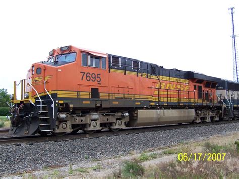 Bnsf Es44dc 7695