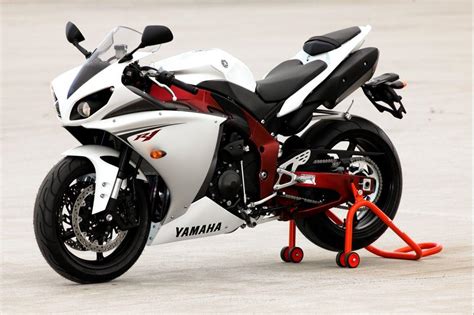 Yamaha R1 09