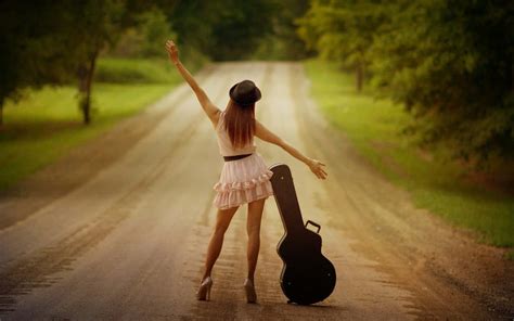 Stylish Profile Pictures For Girls With Guitar