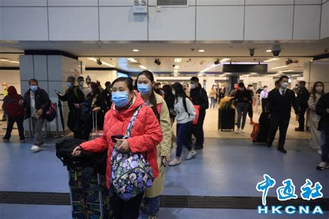 香港與內地全面“通關” 羅湖口岸人山人海 頭條 香港中通社