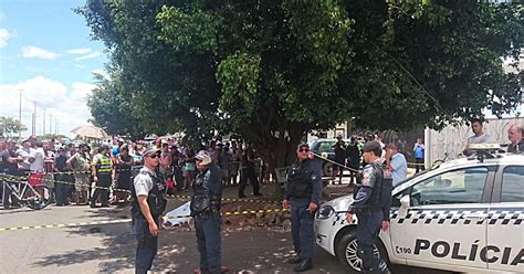 G Homem Morto Em Frente De Escola No Df Enquanto Esperava Os