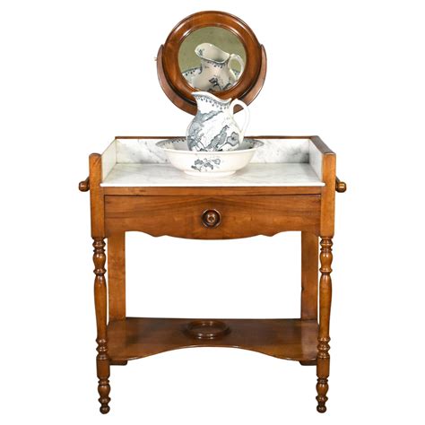 Meuble de toilette français ancien en noyer de style Louis 19C Louis