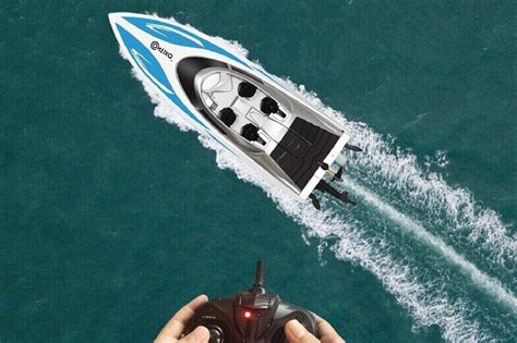 Best Remote Control Boat for Beginners [Our Top 6 Picks] - Boating Geeks