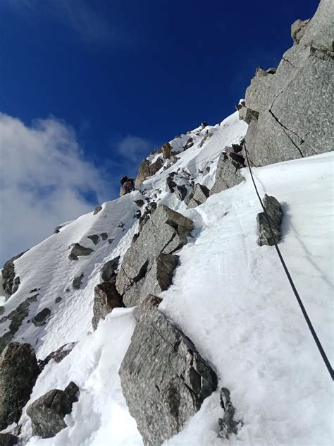 Recuperati I Due Alpinisti Bloccati Da Ieri Sul Monte Bianco Aostasera