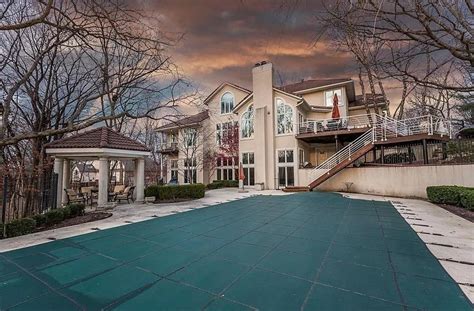 Inside Travis Kelce's $995K home, with photos