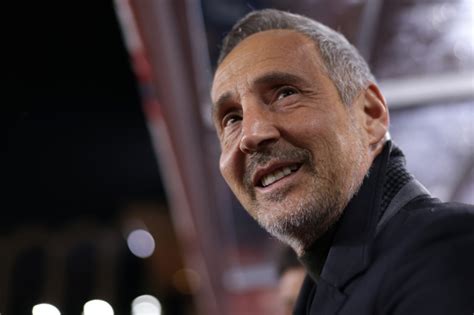 adi huetter le milieu de terrain du paris saint germain est  des