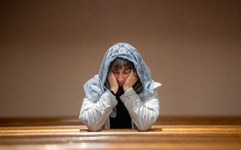 Postures Gestures At Mass Unite Catholics In Prayer Adoration