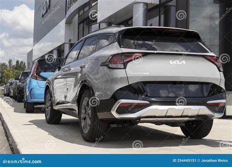 Kia Sportage Display At A Dealership Kia Offers The Sportage In Lx S