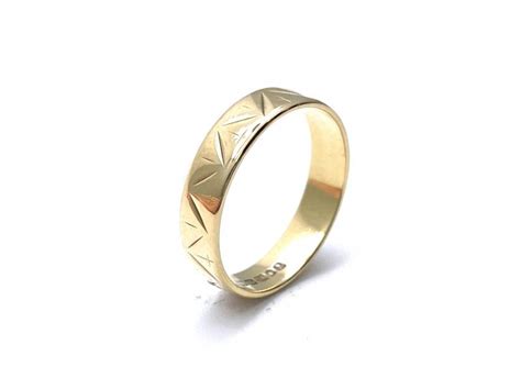 Secondhand Ct Yellow Gold Patterned Wedding Ring At Segal S Jewellers