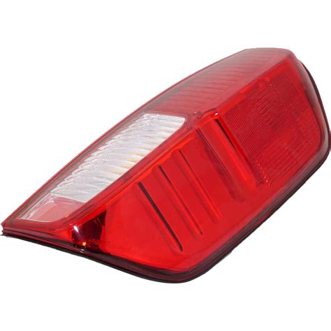Replacement 2014 Nissan Frontier Passenger Side Tail Light With Bulb
