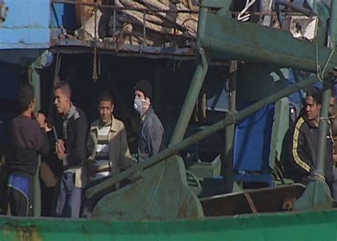 Foto I Migranti Sbarcano Sulle Coste Del Salento Di Bari