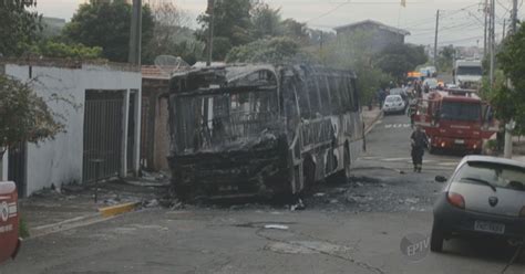 G1 Vândalos queimam ônibus em bairro de Piracicaba após morte de