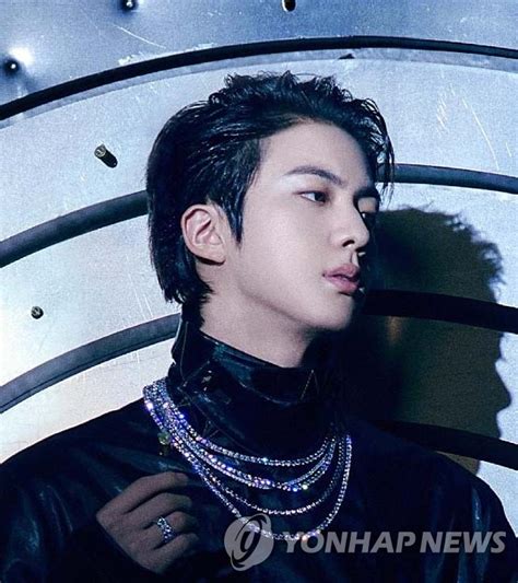 Jin De Bts Lanzará Este Mes Un Sencillo De Debut Como Solista Agencia De Noticias Yonhap