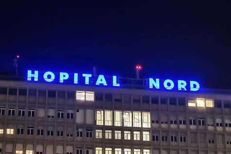 L H Pital Nord Brille Nouveau La Nuit Avec Son Enseigne Lumineuse