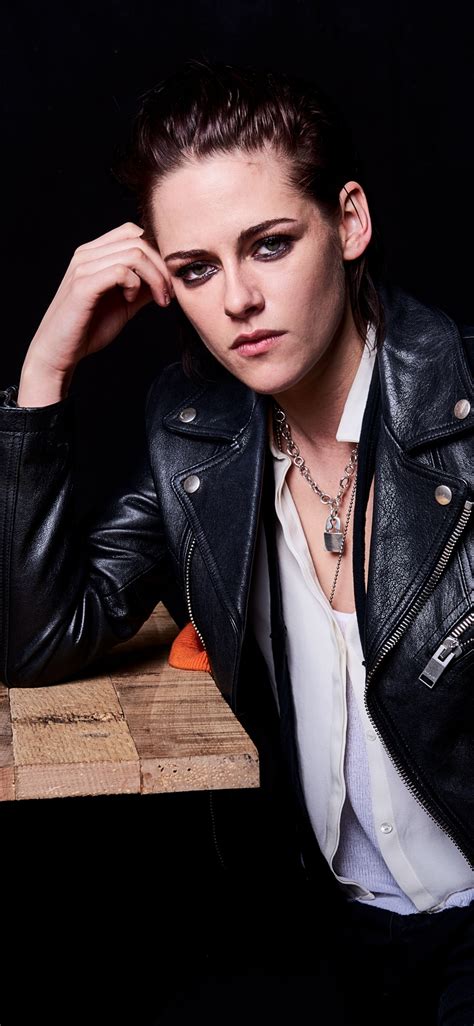 Celebrity Kristen Stewart Brunette American Green Eyes Actress