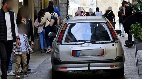 Il Navigatore Sbaglia Strada Auto Tedesca Finisce In Piazza Duomo