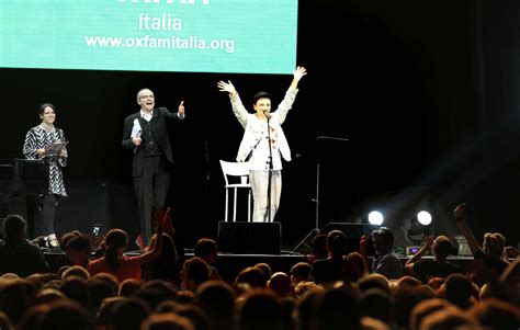 Ti Presentiamo Un Amico Grande Successo Al Mandela Per La Serata