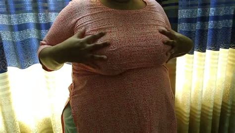 Gyptischer Dicker Arsch Riesige M Pse Hei E Bbw Tante Fegt Das Zimmer Als Nachbars Typ Anal