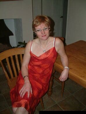 Amateur Milf Blonde Short Hair Glasses Photo Gallery