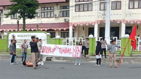 Peringati Hari Buruh Puluhan Mahasiswa Aceh Barat Gelar Unjuk Rasa