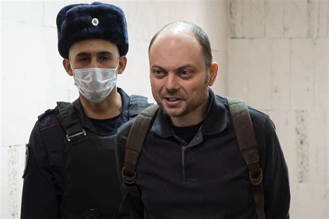 Condenan a 25 años de cárcel al opositor ruso Vladimir Kara Murzá