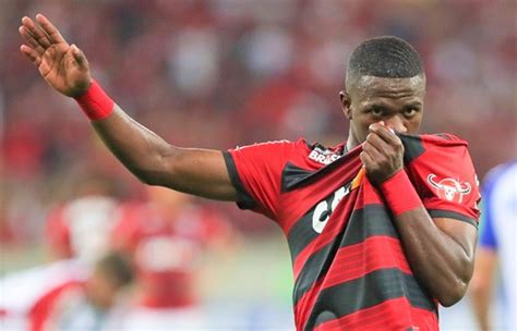 Revelado no Flamengo Vinícius Júnior revela ter feito promessa para