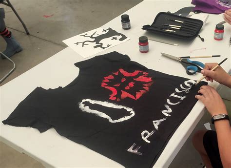 Los Jóvenes Torreños Diseñan Sus Camisetas Más Terroríficas Y Escalofriantes Para Halloween