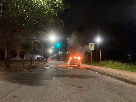 Carro Pega Fogo Na Avenida Afonso Vaz De Melo