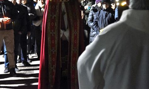 Bestemmie E Insulti Contro La Processione Della Via Crucis