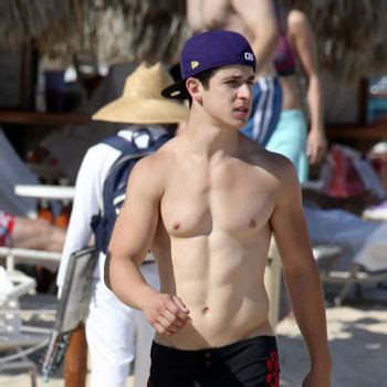 David Henrie SHIRTLESS David Henrie Photo 31043323 Fanpop