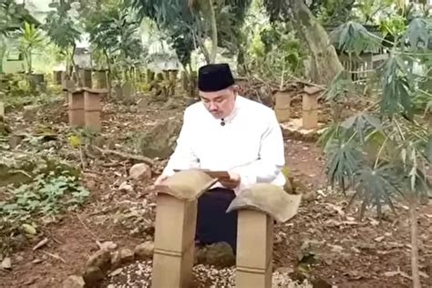 Panduan Ziarah Kubur Lengkap Dengan Doa Tahlil Dan Surat Yasin