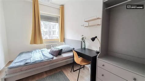 Zimmer Zu Vermieten In Wohnung Mit Schlafzimmern In Berlin