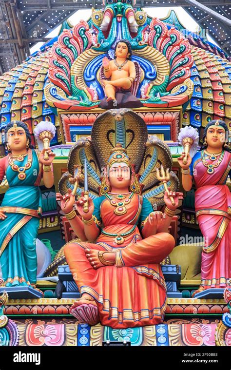 Sri Mariamman Temple, Singapore Stock Photo - Alamy