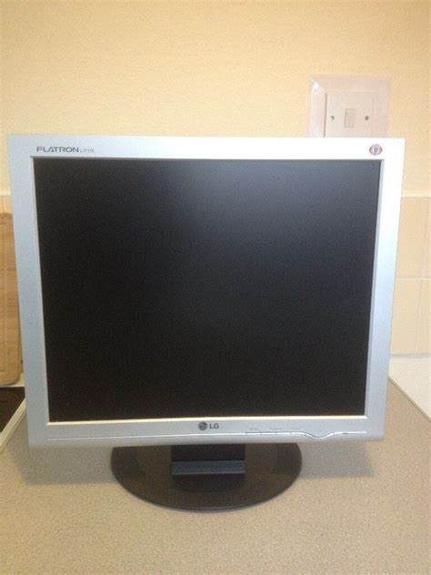 Lg Flatron L 17 17s Monitor 17 Inch Silver In Leicester