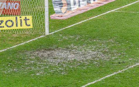 Gramado do Maracanã chama atenção após forte chuva no jogo entre Vasco