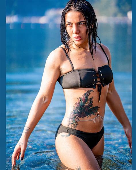 Survivor Sabriye Şengül Bikinili Pozlarıyla Olay Oldu