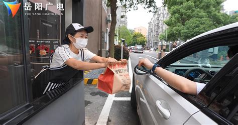 岳阳首家肯德基汽车穿梭餐厅盛大开业