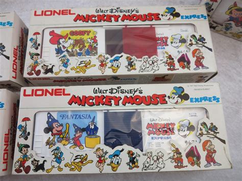 LOT OF 16: LIONEL DISNEY TRAIN SET