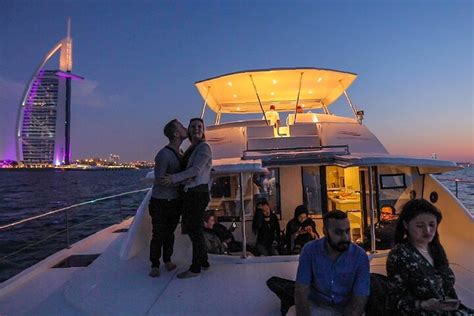 Giro In Yacht Nella Marina Di Dubai Hellotickets