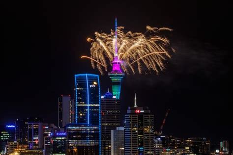 VIDEO: New Zealand celebrates New Year with fireworks